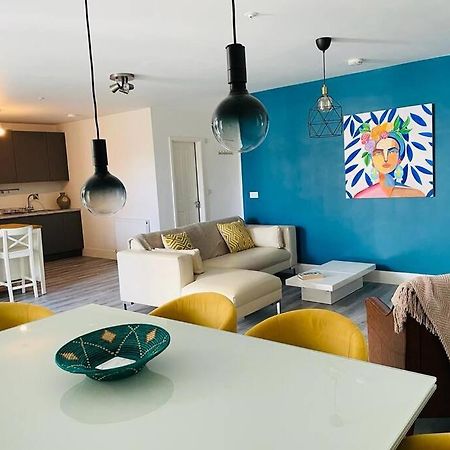 شقة Stunning Huge Openplan 2Bed Flat ووكينغ المظهر الخارجي الصورة