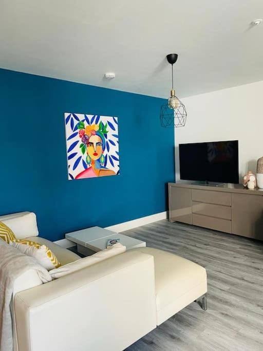 شقة Stunning Huge Openplan 2Bed Flat ووكينغ المظهر الخارجي الصورة