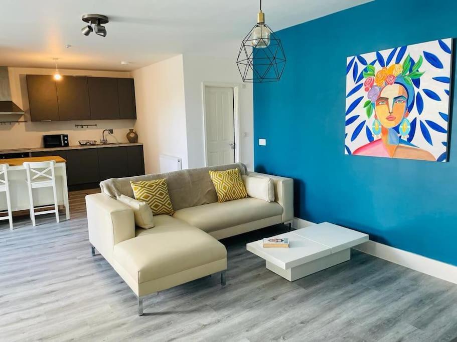 شقة Stunning Huge Openplan 2Bed Flat ووكينغ المظهر الخارجي الصورة
