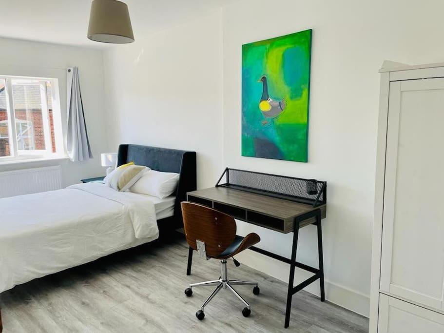 شقة Stunning Huge Openplan 2Bed Flat ووكينغ المظهر الخارجي الصورة