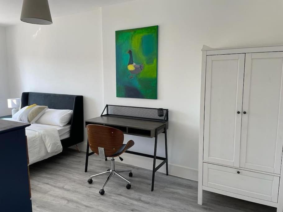 شقة Stunning Huge Openplan 2Bed Flat ووكينغ المظهر الخارجي الصورة