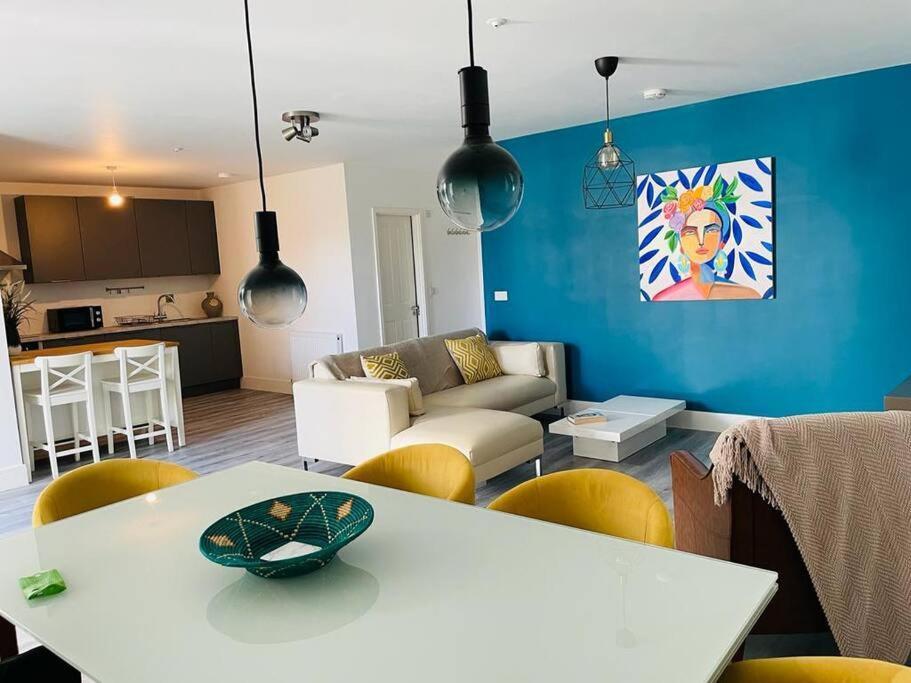 شقة Stunning Huge Openplan 2Bed Flat ووكينغ المظهر الخارجي الصورة