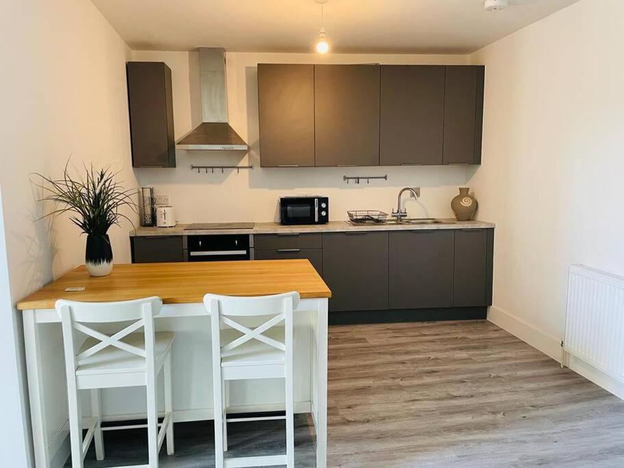 شقة Stunning Huge Openplan 2Bed Flat ووكينغ المظهر الخارجي الصورة