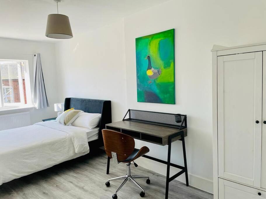 شقة Stunning Huge Openplan 2Bed Flat ووكينغ المظهر الخارجي الصورة